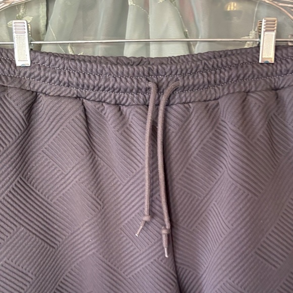 Boho Gray Quilted Textured Sweatshirt and Pants Set - Picture 6 of 6